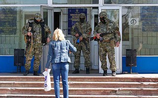 Phe ly khai đe dọa Kiev