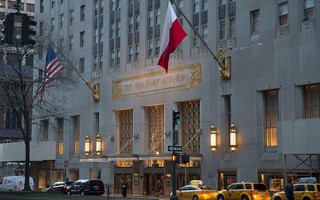 Khách sạn sang nhất New York về tay công ty Trung Quốc