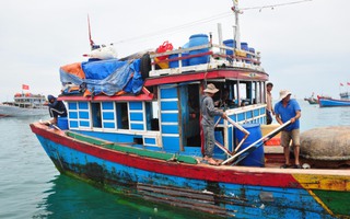 Tàu chiến Trung Quốc đâm tàu cá Việt Nam