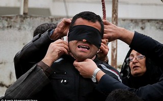 Iran: Cô dâu nhỏ bị treo cổ vì giết chồng