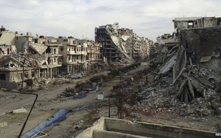 Syria: Bị vây hãm, dân ăn cỏ để sống