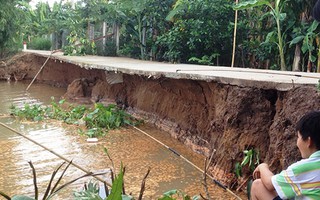 Tiền Giang: Bờ kè chưa nghiệm thu đã sạt lở