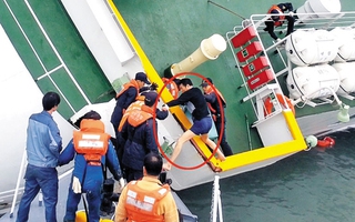 Boong tàu Sewol vắng ngắt khi cảnh sát biển đến