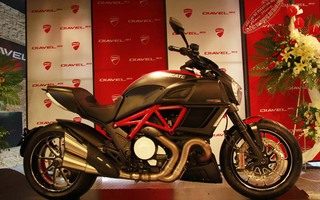 Cận cảnh Ducati hầm hố giá gần 800 triệu tại Việt Nam