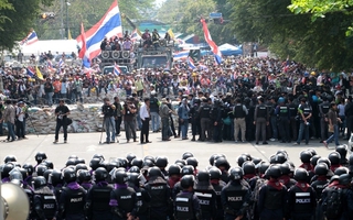 Quân đội Thái phủ nhận bắn cảnh sát