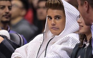 Justin Bieber bị tố trộm cắp điện thoại