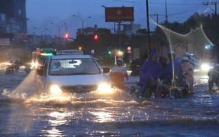 TP HCM: Sau cơn mưa chiều 6-9, đường biến thành sông!
