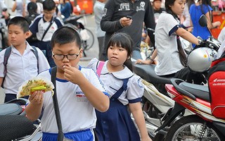 Dạy thêm: Chỗ siết, chỗ buông