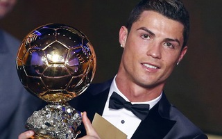 Vượt qua Messi và Ribery, Ronaldo đoạt “Quả bóng vàng FIFA 2013”
