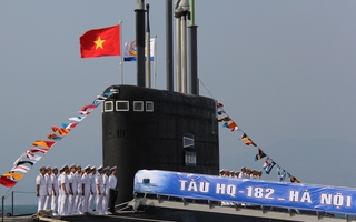 Chính thức tiếp nhận Tàu ngầm Kilo Hà Nội