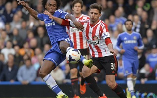 Chelsea thua sốc Sunderland, mở toang hy vọng cho Liverpool