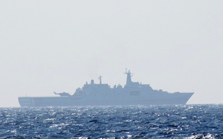 Trung Quốc đưa thêm 2 tàu chiến tấn công nhanh đến giàn khoan 981