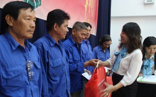 Thăm công nhân trực Tết đường hoa Nguyễn Huệ
