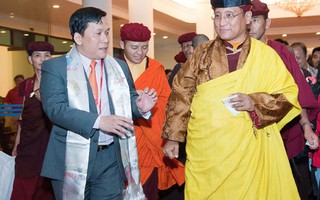 Đức Pháp vương Gyalwang Drukpa trên tàu bay VietJet