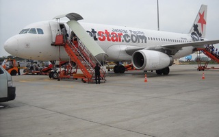 Máy bay Jetstar Pacific báo khói khi sắp cất cánh từ TP HCM đi Hà Nội