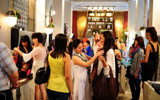 Đi “chợ châu Á” mùa sale off
