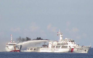 Tàu Trung Quốc quyết liệt tấn công tàu kiểm ngư, ngư dân Việt Nam
