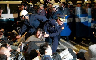 Phản đối Trung Quốc, hàng chục người Đài Loan bị bắt