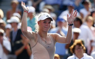 Nóng vội sa thải HLV, Wozniacki lập tức nếm mùi thất bại