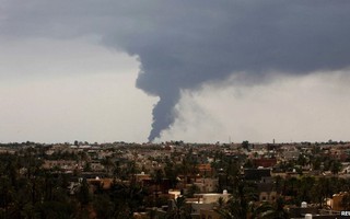 Lửa "nhấn chìm" cơ sở nhiên liệu lớn nhất Libya