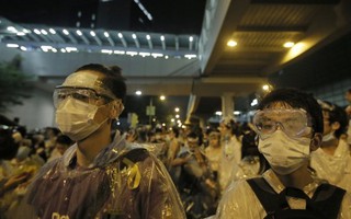 Người biểu tình "vây kín" trụ sở chính quyền Hồng Kông