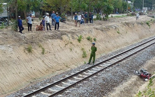 Băng qua đường sắt, thanh niên bị tàu hỏa tông văng 20m