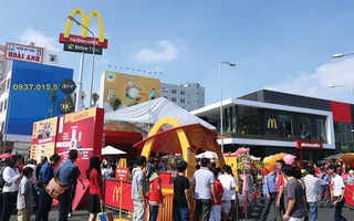 Starbucks, McDonald’s vào Việt Nam: Chỉ như… bão qua làng