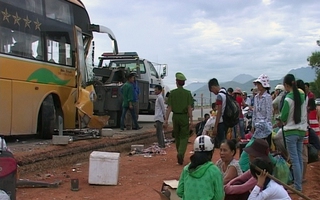 4 ô tô tông liên hoàn trên Quốc lộ 1