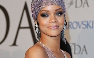 Rihanna, Amber Heard bị tung ảnh nóng