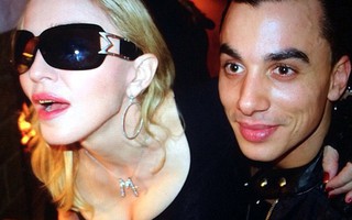 Madonna và hành trình phiêu lưu với các “phi công trẻ”