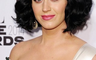 Katy Perry mặc đầm gợi cảm đi nhận giải