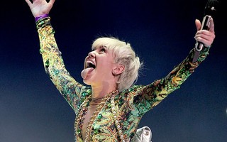 Đòi hủy chuyến lưu diễn của Miley Cyrus vì “khiêu dâm”