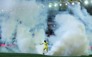 Khói tỏa mù trời ở trận Villarreal – Celta Vigo