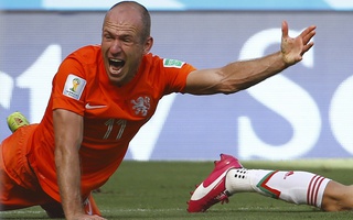 Robben mệt mỏi vì bị chỉ trích ăn vạ