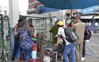 Nổ cây xăng, khách hàng chạy tán loạn