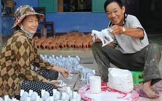 “Lão gàn” mê đúc ngựa