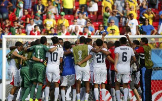 Costa Rica thắng Ý, loại luôn Anh