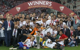 Hạ Benfica trên chấm 11 m, Sevilla đăng quang Europa League