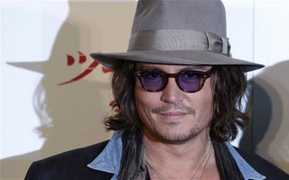 Johnny Depp dùng tiền chấm dứt vụ kiện dai dẳng với "fan" nữ