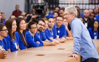 Chi gần 7 tỉ đồng để ăn trưa với Tim Cook