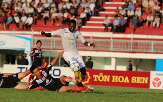 Vòng 10 V-League 2014: ĐTLA đại bại, An Giang vẫn chưa biết thắng