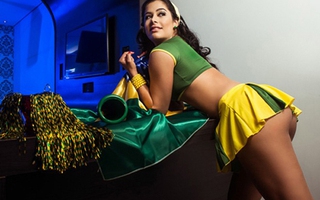 Người đẹp Paraquay chuyển sang cổ vũ Brazil