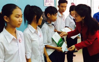 643 học sinh nghèo nhận học bổng Nguyễn Hữu Thọ