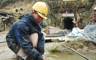 Công nhân thoát chết nghẹn lời kể vụ sập hầm thủy điện