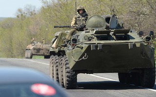 Nga đòi Ukraine rút quân, Kiev ra lệnh tòng quân bắt buộc
