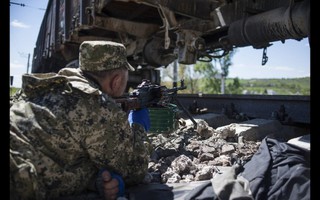 Đang vây miền Đông, Ukraine thay tư lệnh quân đội