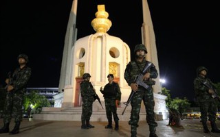 Mỹ tạm ngưng hợp tác quân sự với Thái Lan