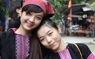 Nữ sinh Mỹ thuật gây sốt nhờ vẻ đẹp trong sáng