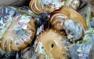 Trung Quốc cứu nạn nhân bão Thần Sấm bằng bánh mì mốc