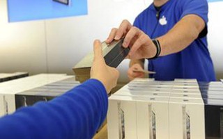 Nhân viên Apple đánh tráo iPhone ăn cắp